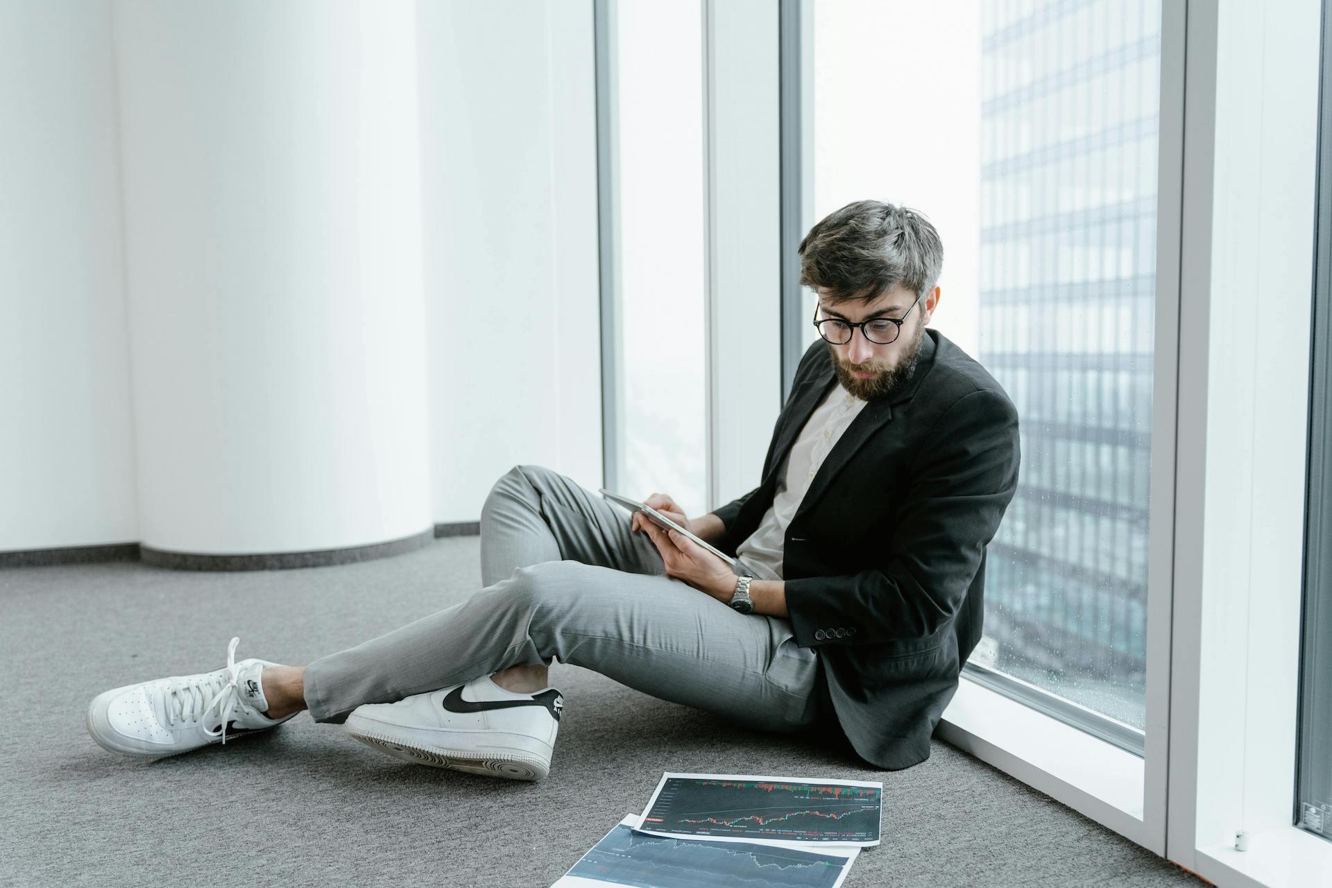 Swing Trading: A Complete Guide to Strategies, Benefits, and Risks